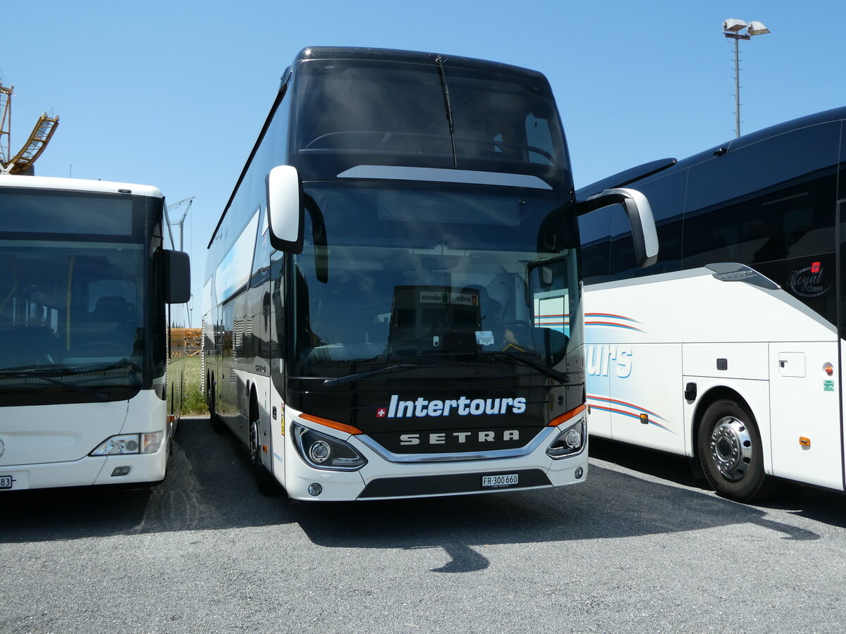 (237'876) - Intertours, Domdidier - FR 300'660 - Setra am 3. Juli 2022 in Domdidier, Garage