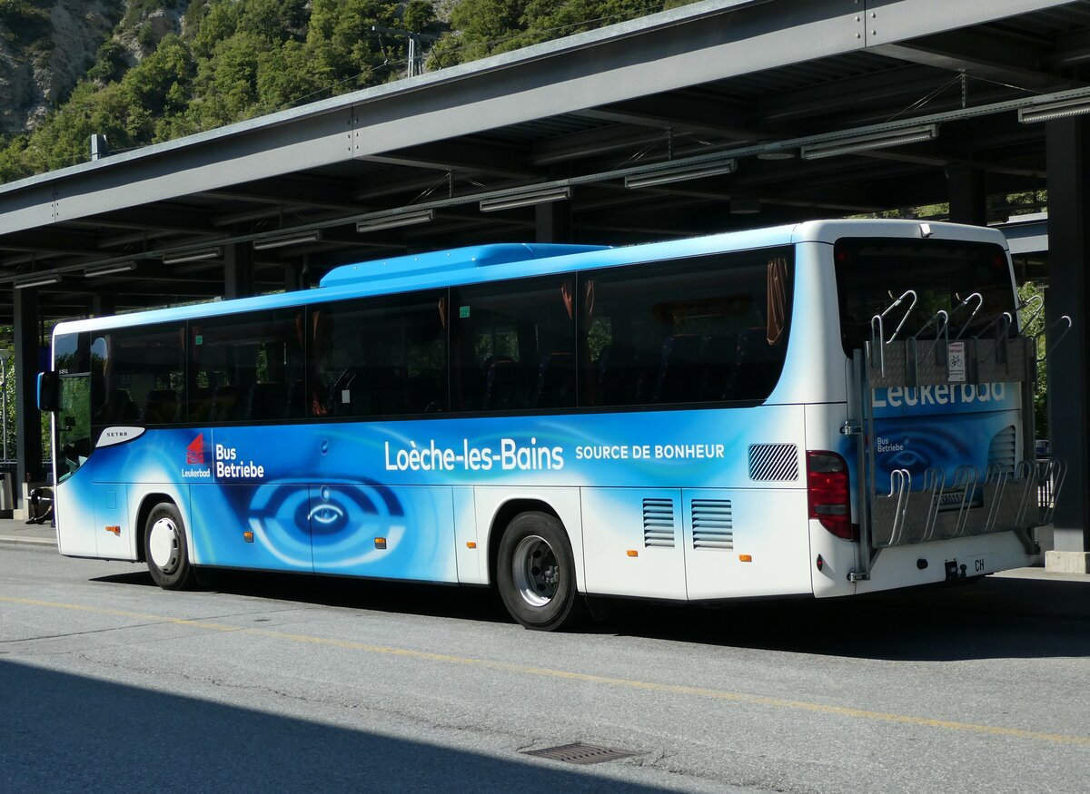 (238'186) - LBB Susten - Nr. 11/VS 38'011 - Setra am 16. Juli 2022 beim Bahnhof Leuk