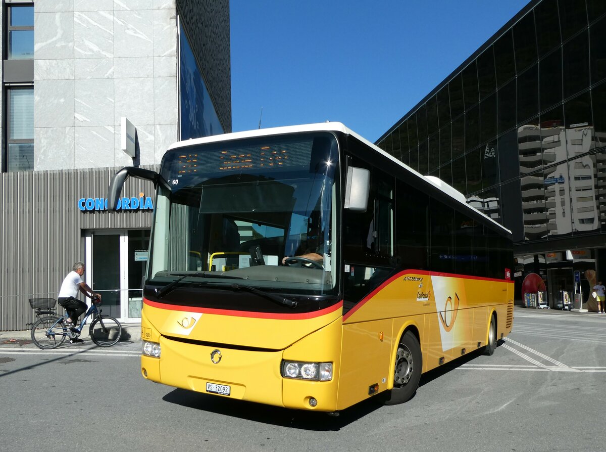 (239'339) - PostAuto Wallis - VS 32'092 - Irisbus (ex CarPostal Ouest) am 21. August 2022 beim Bahnhof Visp