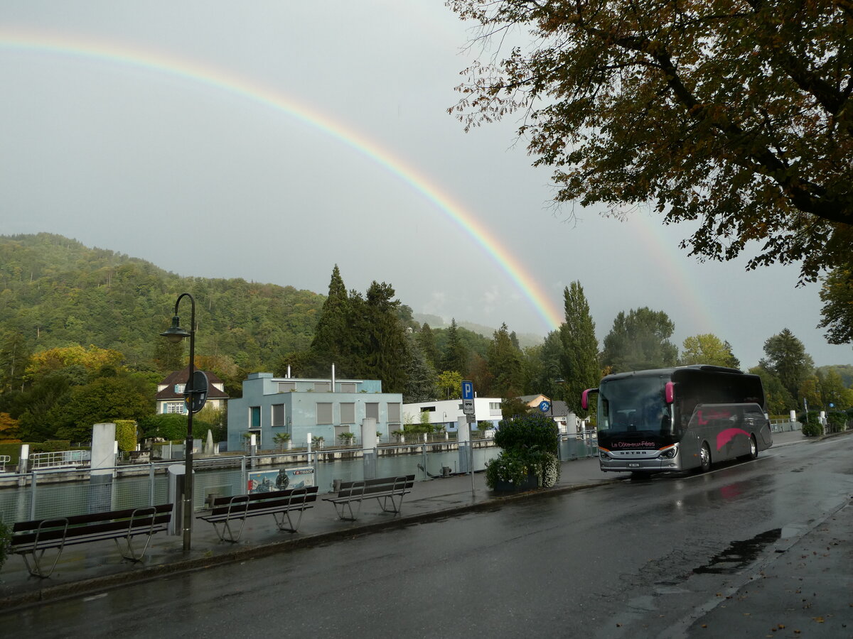 (240'217) - Auto-Transports, La Cte-aux-Fes - NE 993 - Setra am 24. September 2022 bei der Schifflndte Thun