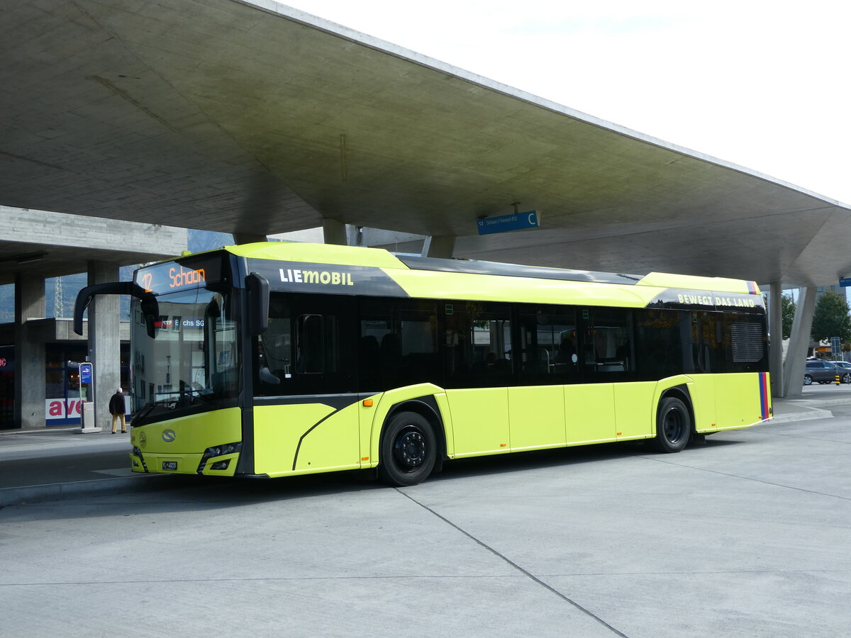 (240'977) - Aus Liechtenstein: BOS PS Anstalt, Vaduz - Nr. 530/FL 40'215 - Solaris am 11. Oktober 2022 beim Bahnhof Buchs