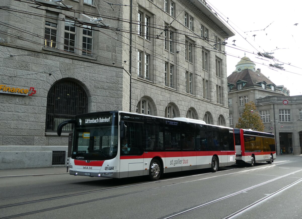 (241'026) - St. Gallerbus, St. Gallen - Nr. 217/SG 198'217 - MAN am 11. Oktober 2022 beim Bahnhof St. Gallen