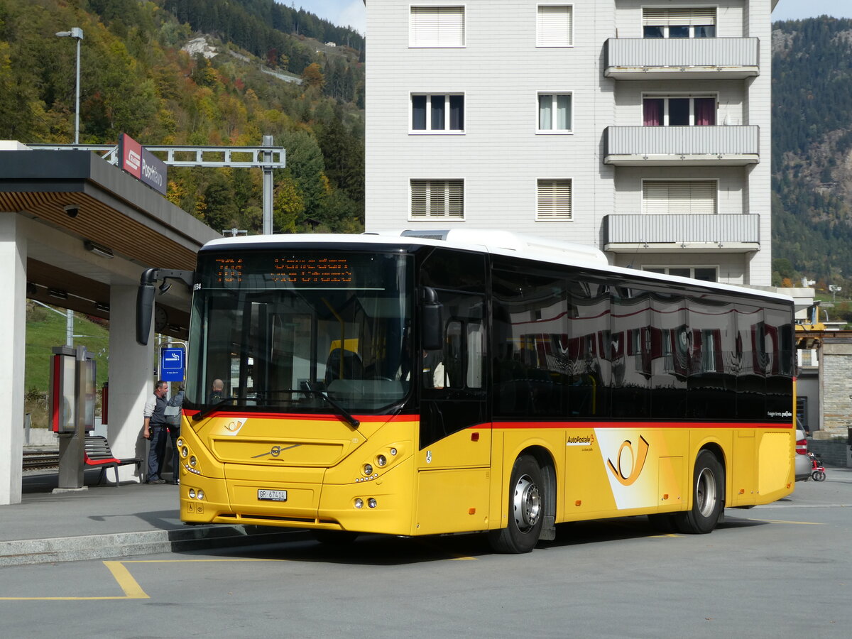 (241'219) - Balzarolo, Poschiavo - GR 67'414 - Volvo am 13. Oktober 2022 beim Bahnhof Poschiavo