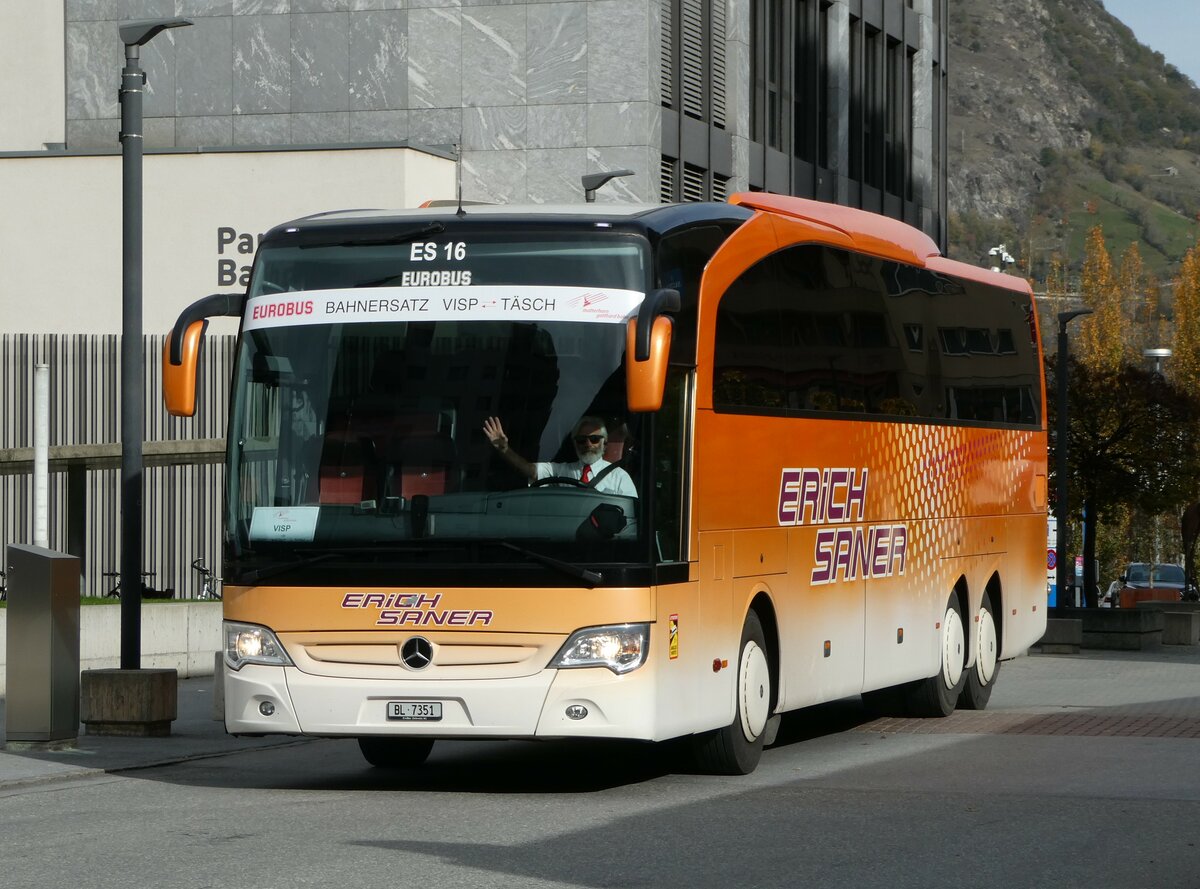 (242'006) - Saner, Laufen - Nr. 16/BL 7351 - Mercedes am 30. Oktober 2022 beim Bahnhof Visp