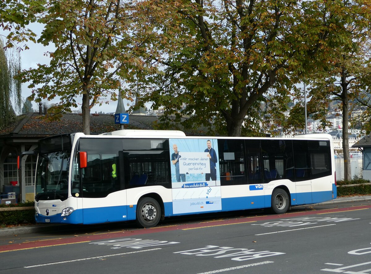 (242'219) - VBL Luzern - Nr. 87/LU 15'691 - Mercedes am 6. November 2022 beim Bahnhof Luzern