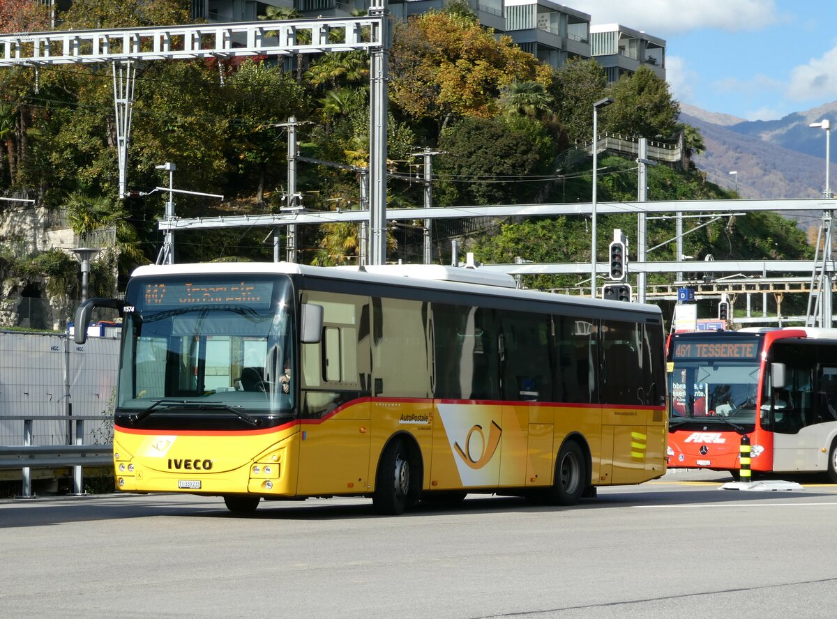 (242'895) - AutoPostale Ticino - TI 339'233 - Iveco am 17. November 2022 beim Bahnhof Lugano