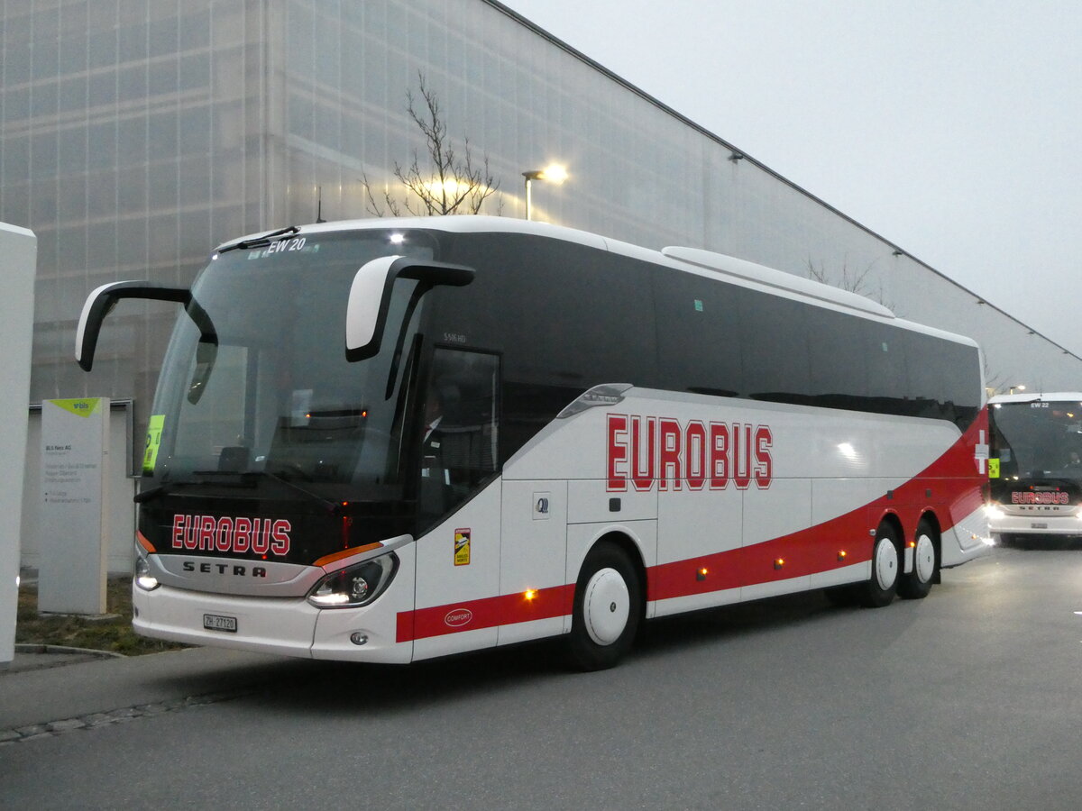 (244'471) - Welti-Furrer, Bassersdorf - Nr. 20/ZH 27'120 - Setra am 7. Januar 2023 beim Bahnhof Frutigen