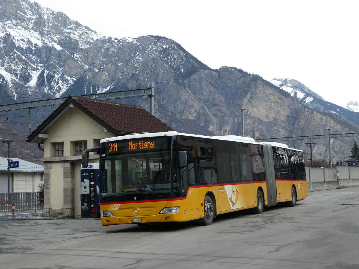 (245'018) - Buchard, Leytron - VS 104'345/PID 5421 - Mercedes am 14. Januar 2023 beim Bahnhof Riddes