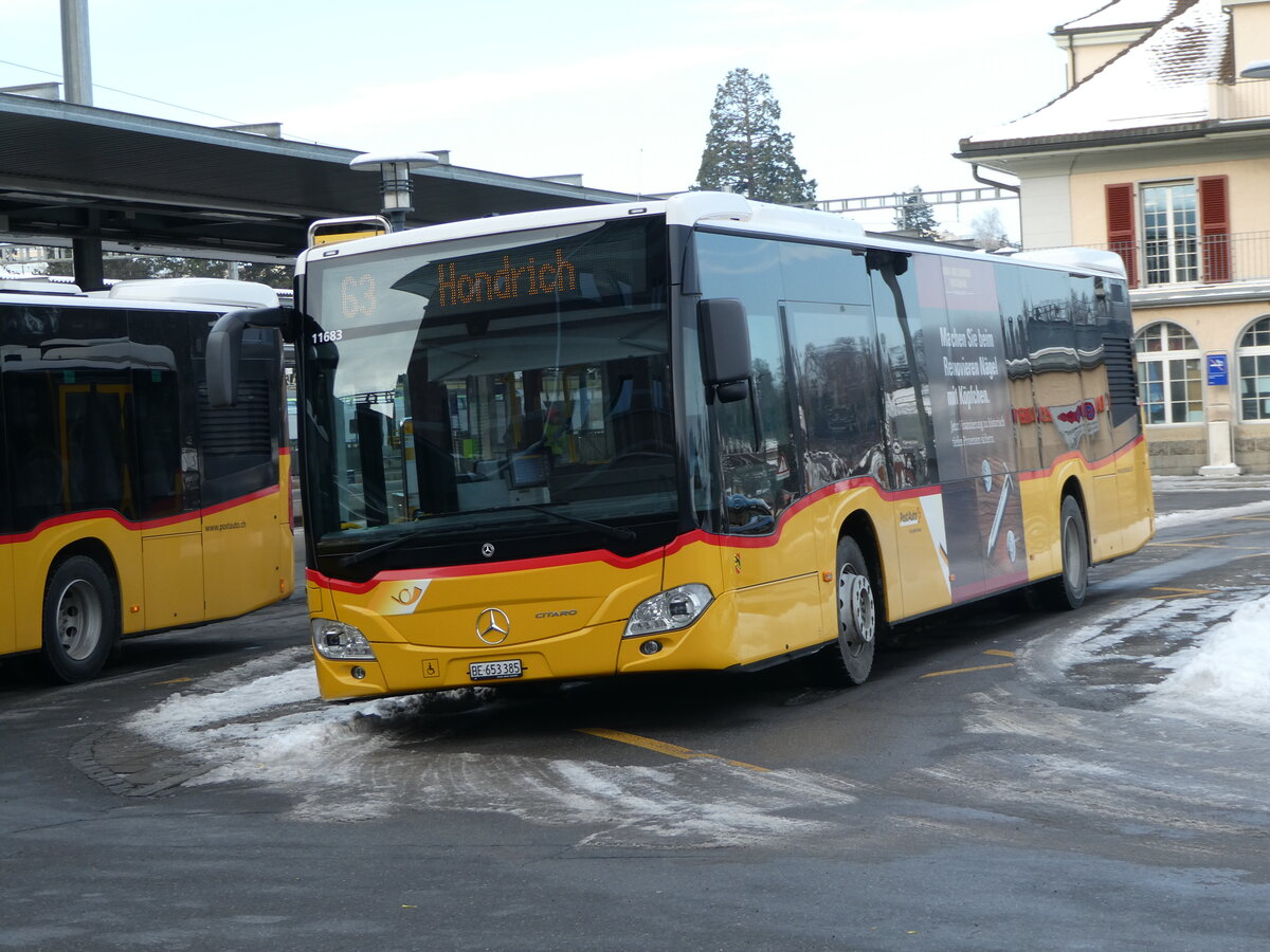 (245'324) - PostAuto Bern - BE 653'385/PID 11'683 - Mercedes am 24. Januar 2023 beim Bahnhgof Spiez