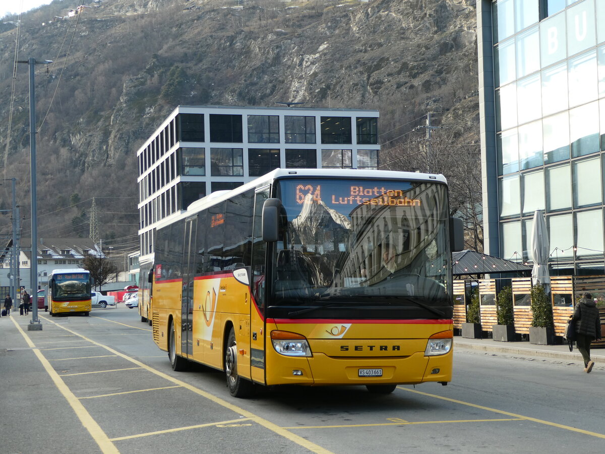 (245'605) - PostAuto Wallis - VS 403'661/PID 5621 - Setra am 31. Januar 2023 beim Bahnhof Brig