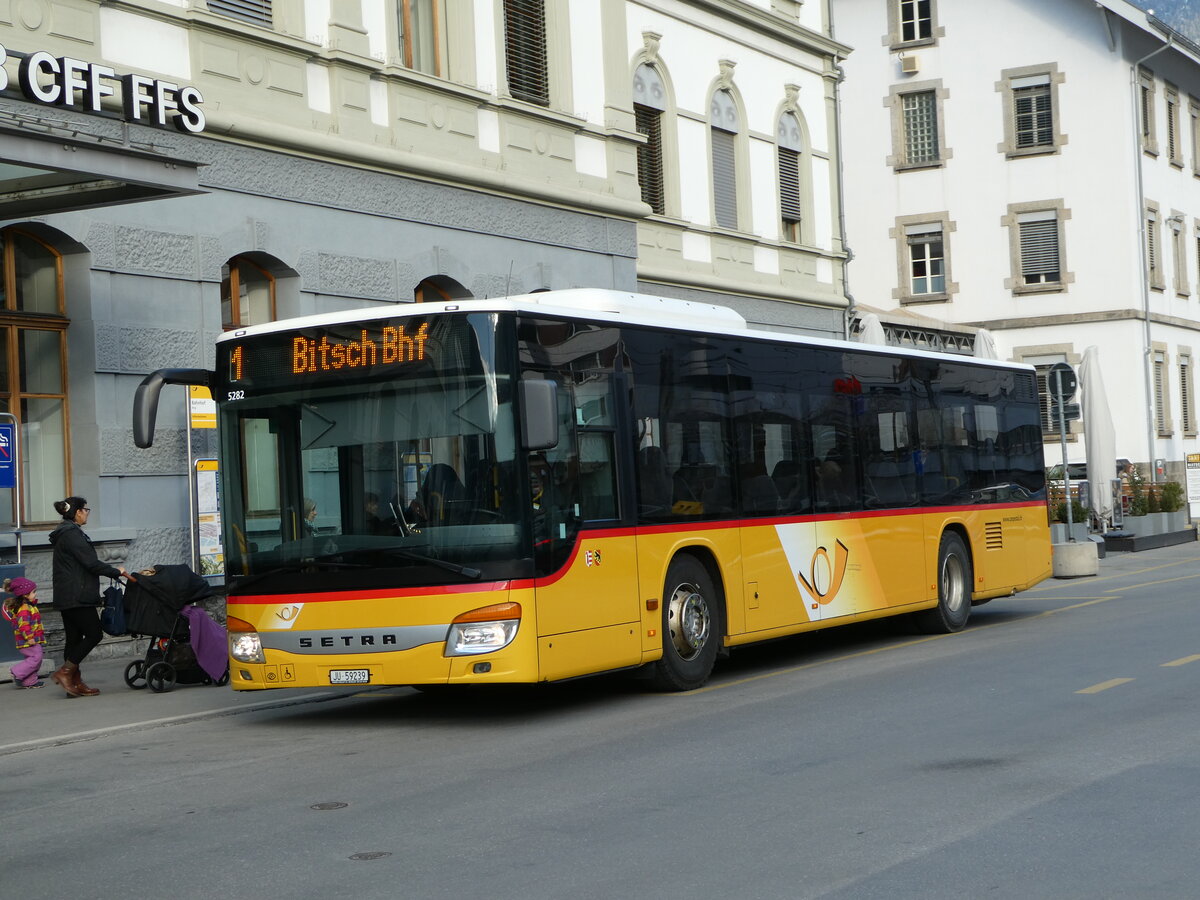 (245'606) - CarPostal Ouest - JU 59'239/PID 5282 - Setra (ex Nr. 23) am 31. Januar 2023 beim Bahnhof Brig