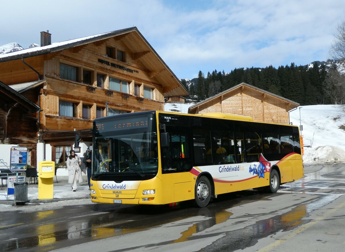 (246'252) - Grindelwaldbus, Grindelwald - Nr. 11/BE 261'865 - MAN/Gppel am 17. Februar 2023 in Grindelwald, Oberer Gletscher