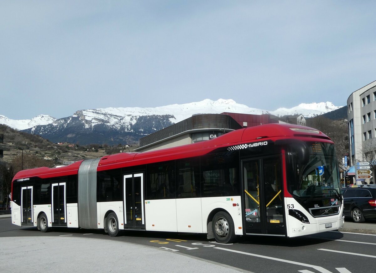 (247'226) - PostAuto Wallis - Nr. 53/VS 531'435/PID 11'745 - Volvo am 16. Mrz 2023 beim Bahnhof Sion