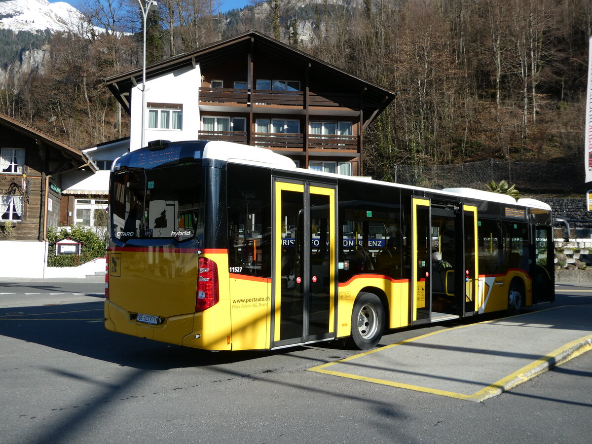 (247'387) - Flck, Brienz - Nr. 7/BE 623'971/PID 11'527 - Mercedes am 18. Mrz 2023 beim Bahnhof Brienz