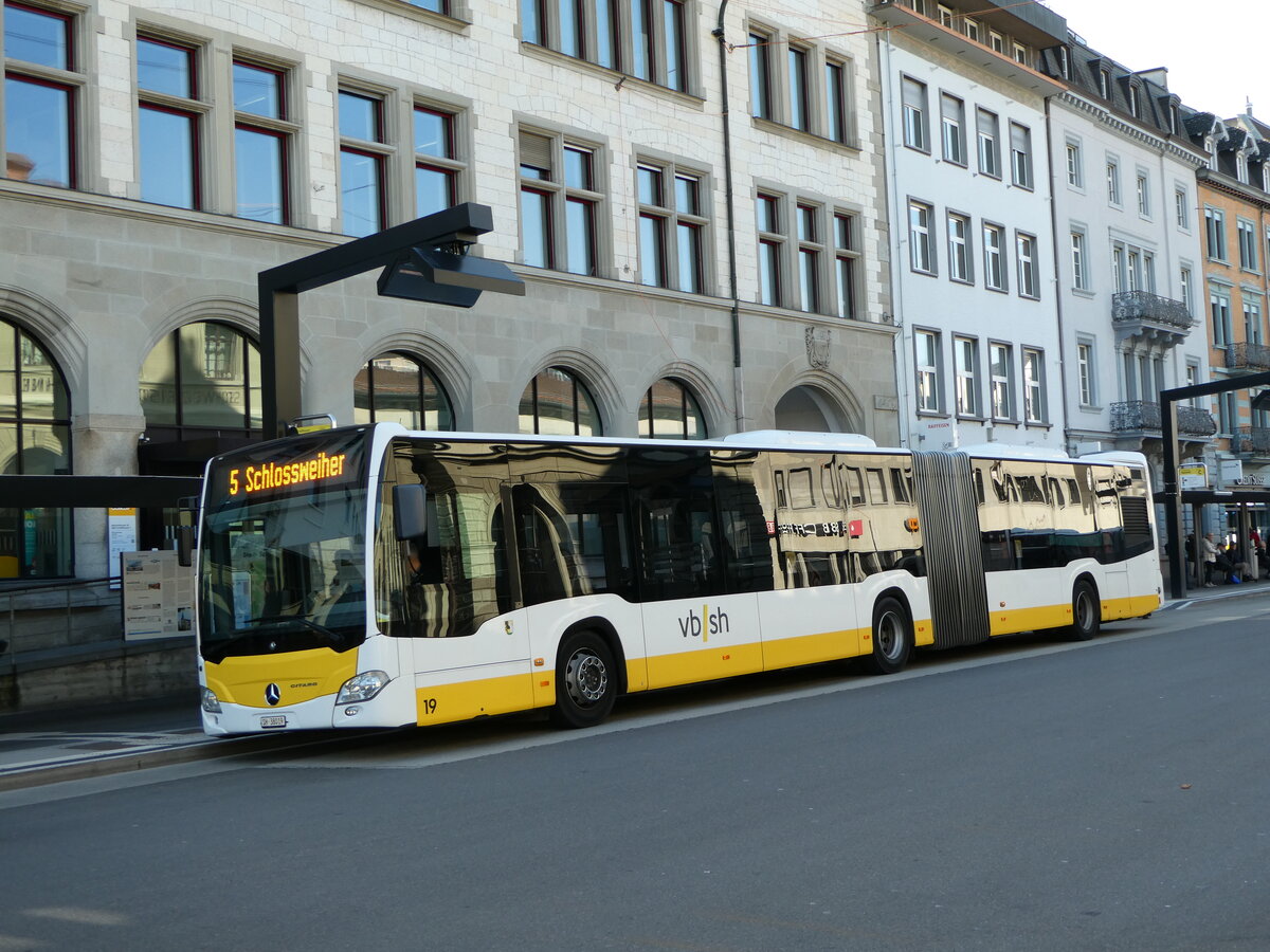 (248'077) - VBSH Schaffhausen - Nr. 19/SH 38'019 - Mercedes am 6. April 2023 beim Bahnhof Schaffhausen