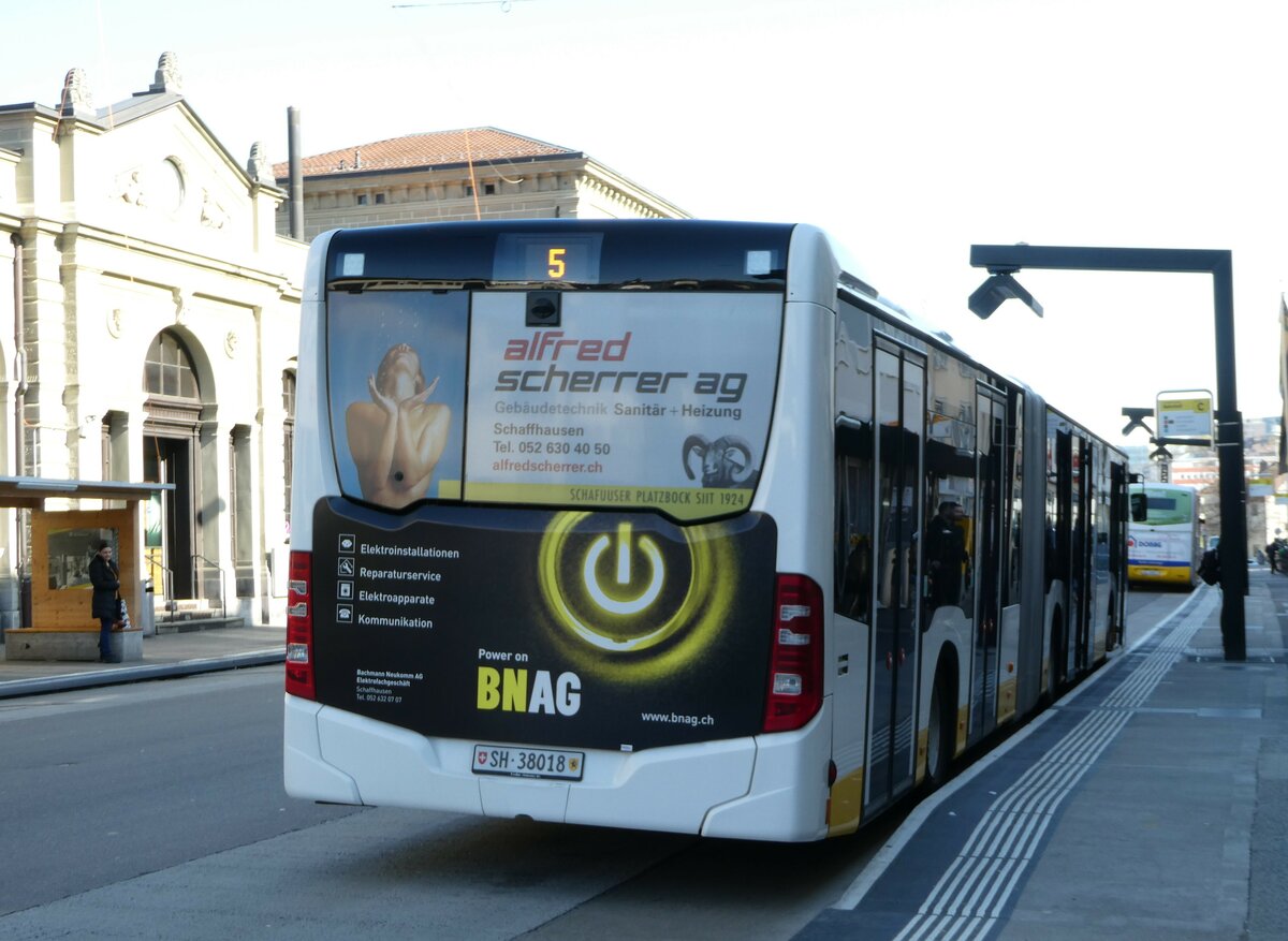 (248'085) - VBSH Schaffhausen - Nr. 18/SH 38'018 - Mercedes am 6. April 2023 beim Bahnhof Schaffhausen