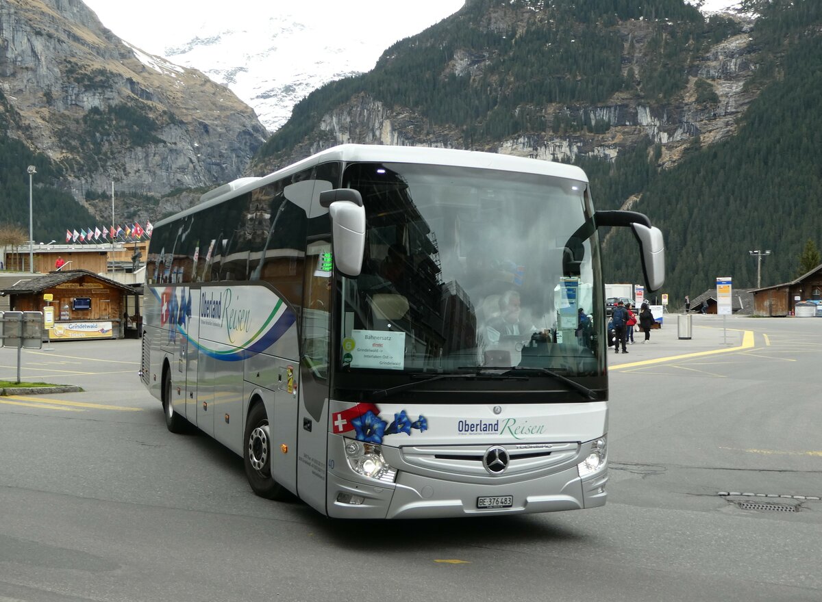 (249'209) - Oberland Reisen, Thun - Nr. 40/BE 376'483 - Mercedes am 28. April 2023 beim Bahnhof Grindelwald