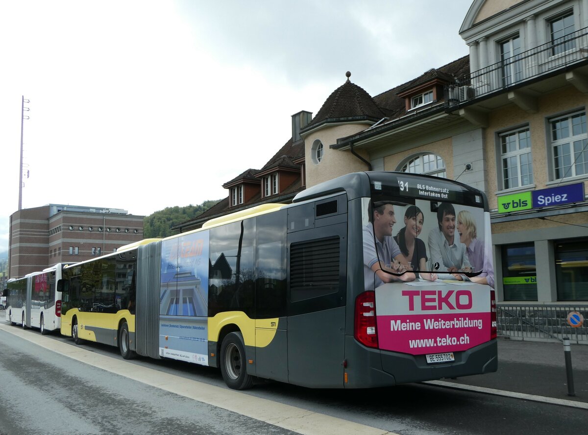 (249'368) - STI Thun - Nr. 702/BE 555'702 - Mercedes am 2. Mai 2023 beim Bahnhof Spiez