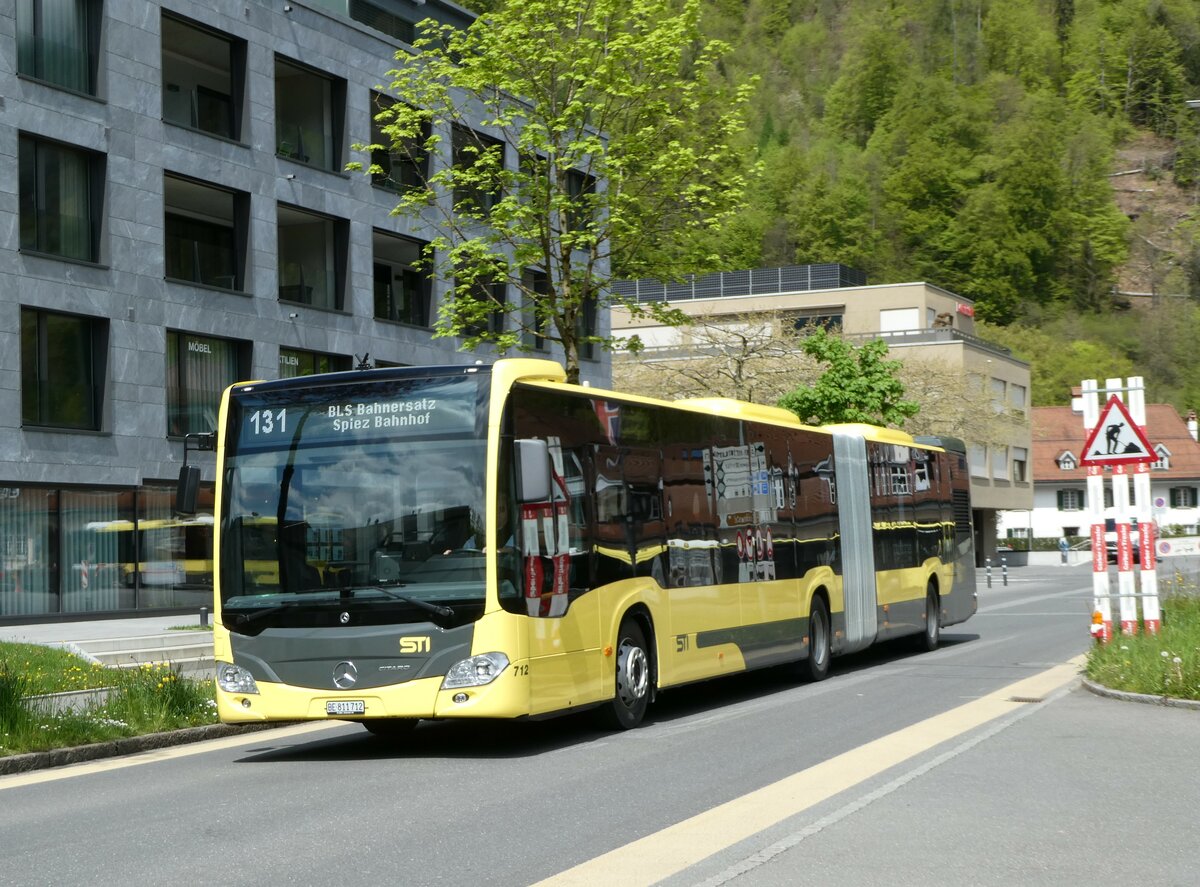 (249'405) - STI Thun - Nr. 712/BE 811'712 - Mercedes am 2. Mai 2023 beim Bahnhof Interlaken Ost