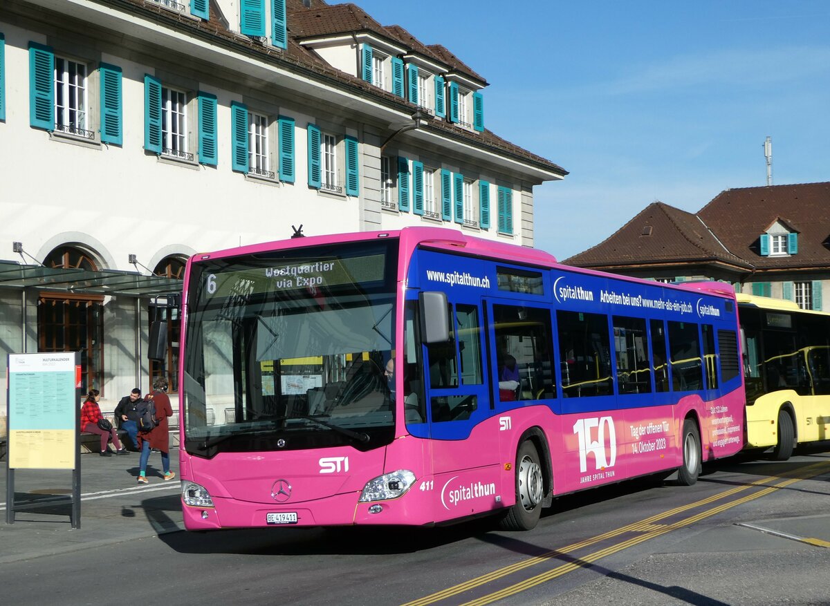 (249'519) - STI Thun - Nr. 411/BE 419'411 - Mercedes am 4. Mai 2023 beim Bahnhof Thun