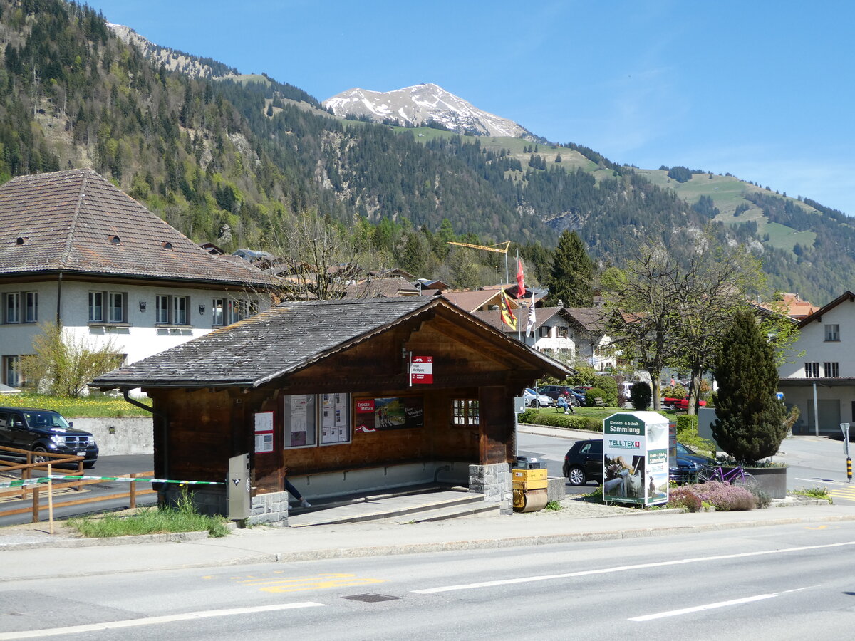 (249'548) - AFA-Haltestelle am 4. Mai 2023 in Frutigen, Marktplatz