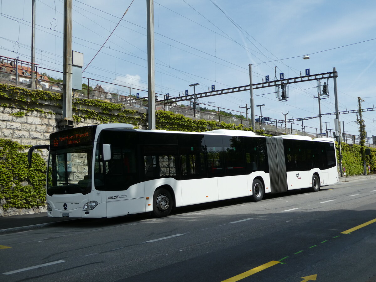 (249'628) - Wieland, Murten - Nr. 122/FR 300'603 - Mercedes (ex Interbus, Yverdon Nr. 209; ex Gschwindl, A-Wien Nr. 8401) am 5. Mai 2023 beim Bahnhof Neuchtel