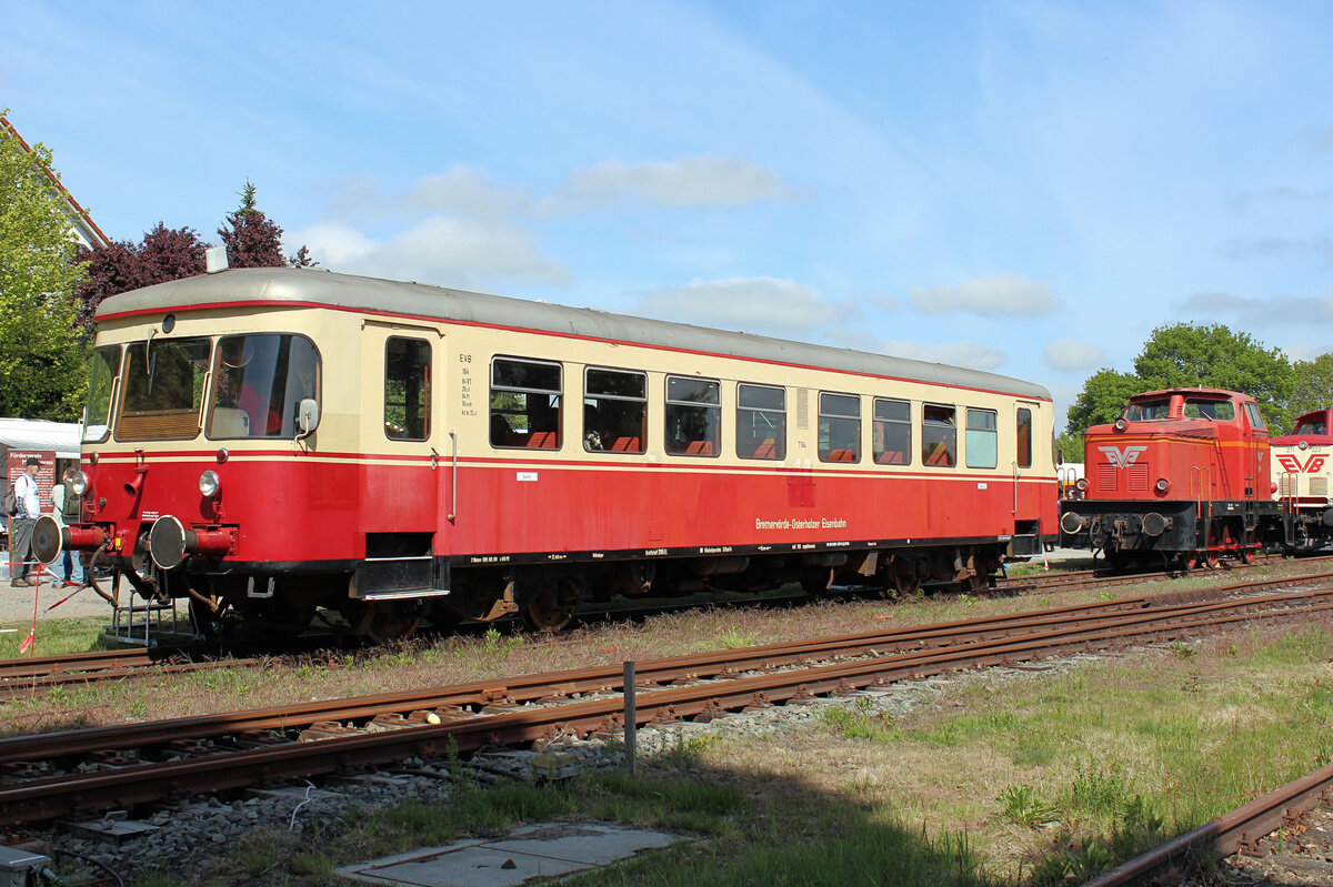 25 Jahre Moorexpress: 301 027-8 (kleine Fahrzeugausstellung in Gnarrenburg Bahnhof). Datum: 10.05.2025.