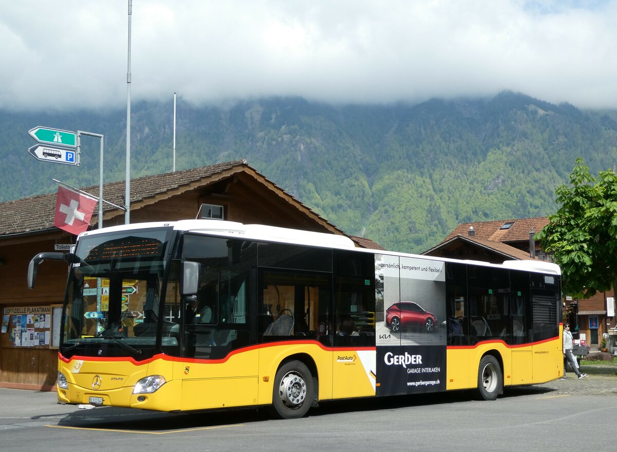 (250'243) - PostAuto Bern - BE 610'540/PID 11'404 - Mercedes am 19. Mai 2023 in Iseltwald, Dorfplatz