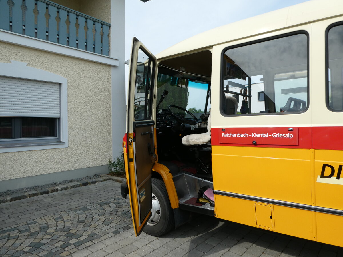 (251'066) - Hahn, Mnchen - Nr. 6/M-MB 309H - Mercedes (ex Mller, CH-Ennetmoos Nr. 6; ex Portenier, CH-Adelboden Nr. 6/PID 492; ex Geiger, CH-Adelboden Nr. 6) am 5. Juni 2023 in Rottersdorf, Vilstaler Hof (Teilaufnahme)