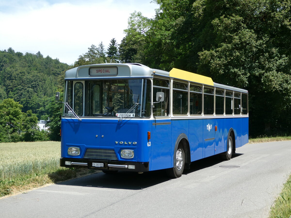 (251'707) - TF Fribourg (CTF) - Nr. 63/FR 180'988 - Volvo/Hess (ex TPF Fribourg Nr. 63; ex TF Fribourg Nr. 63) am 18. Juni 2023 bei Oberburg