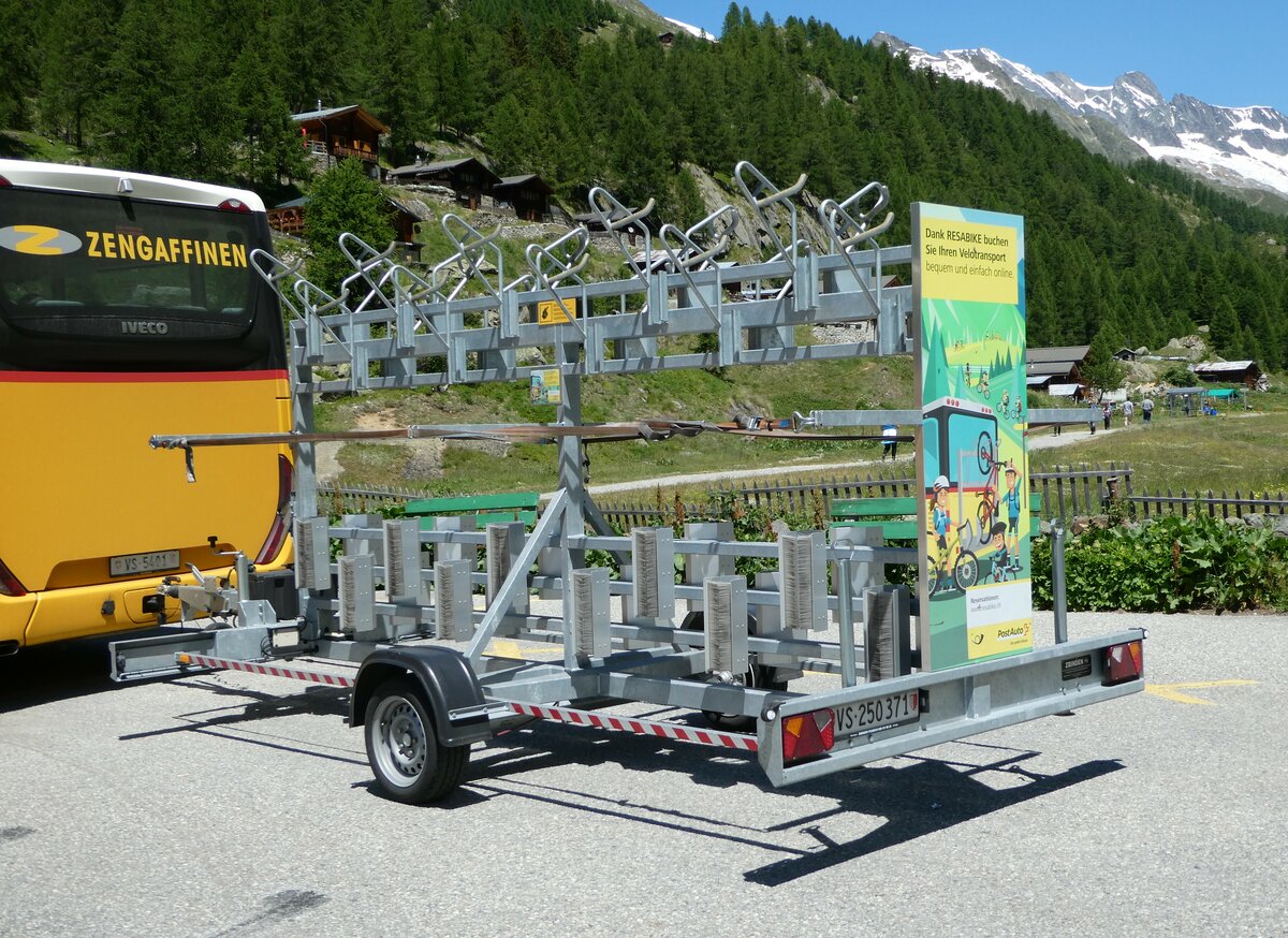 (252'067) - PostAuto Wallis - VS 250'371 - Zbinden Gepckanhnger am 25. Juni 2023 auf der Fafleralp