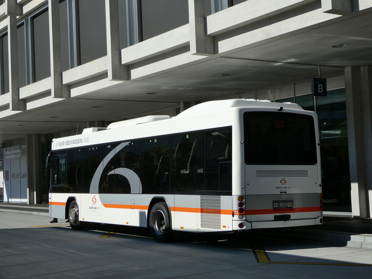 (252'684) - AAGU Altdorf - Nr. 73/UR 9327/PID 11'607 - Scania/Hess am 15. Juli 2023 beim Bahnhof Altdorf