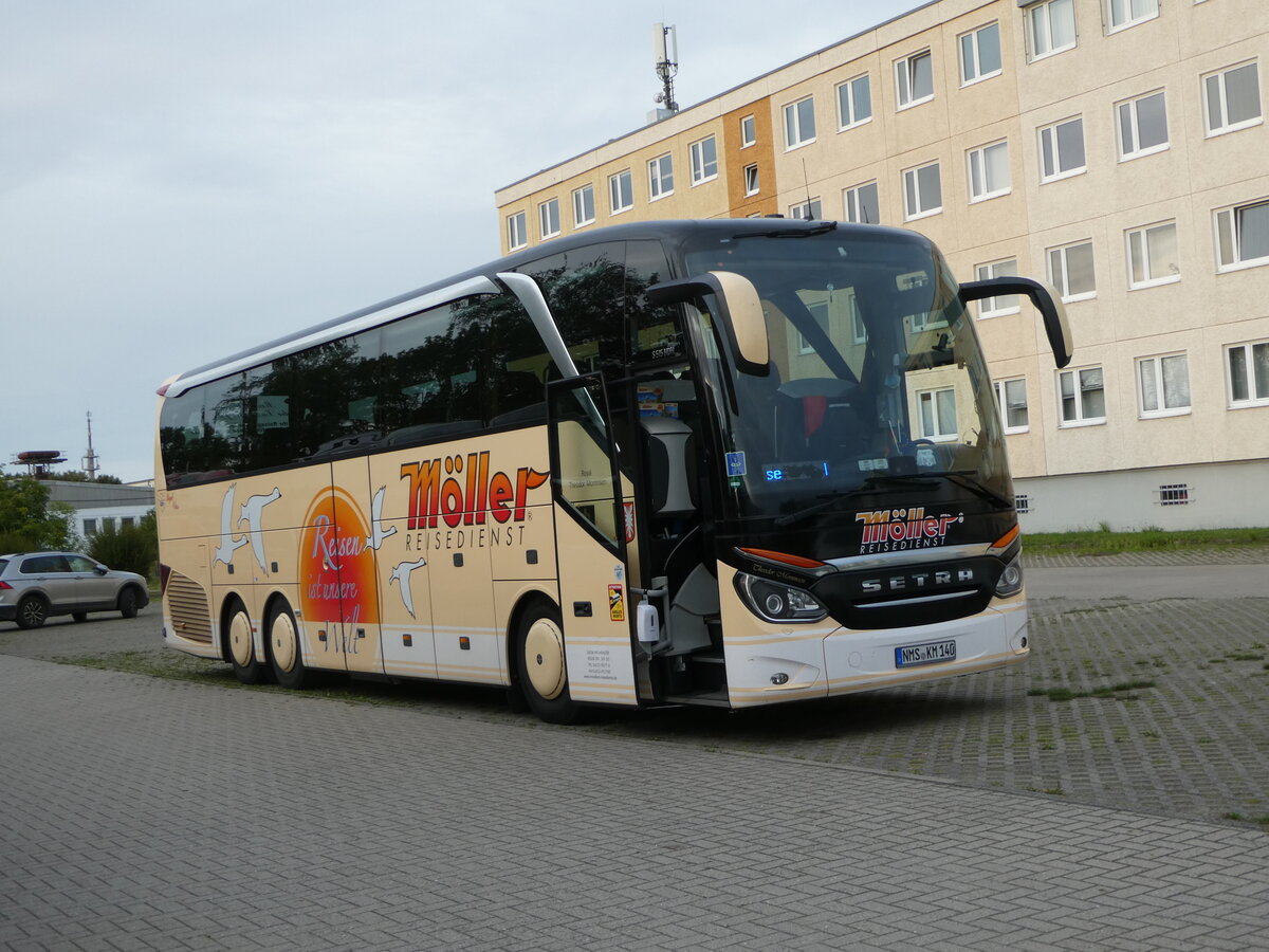 (254'404) - Mller, Neumnster - NMS-KM 140 - Setra am 30. August 2023 in Greifswald, Parkplatz