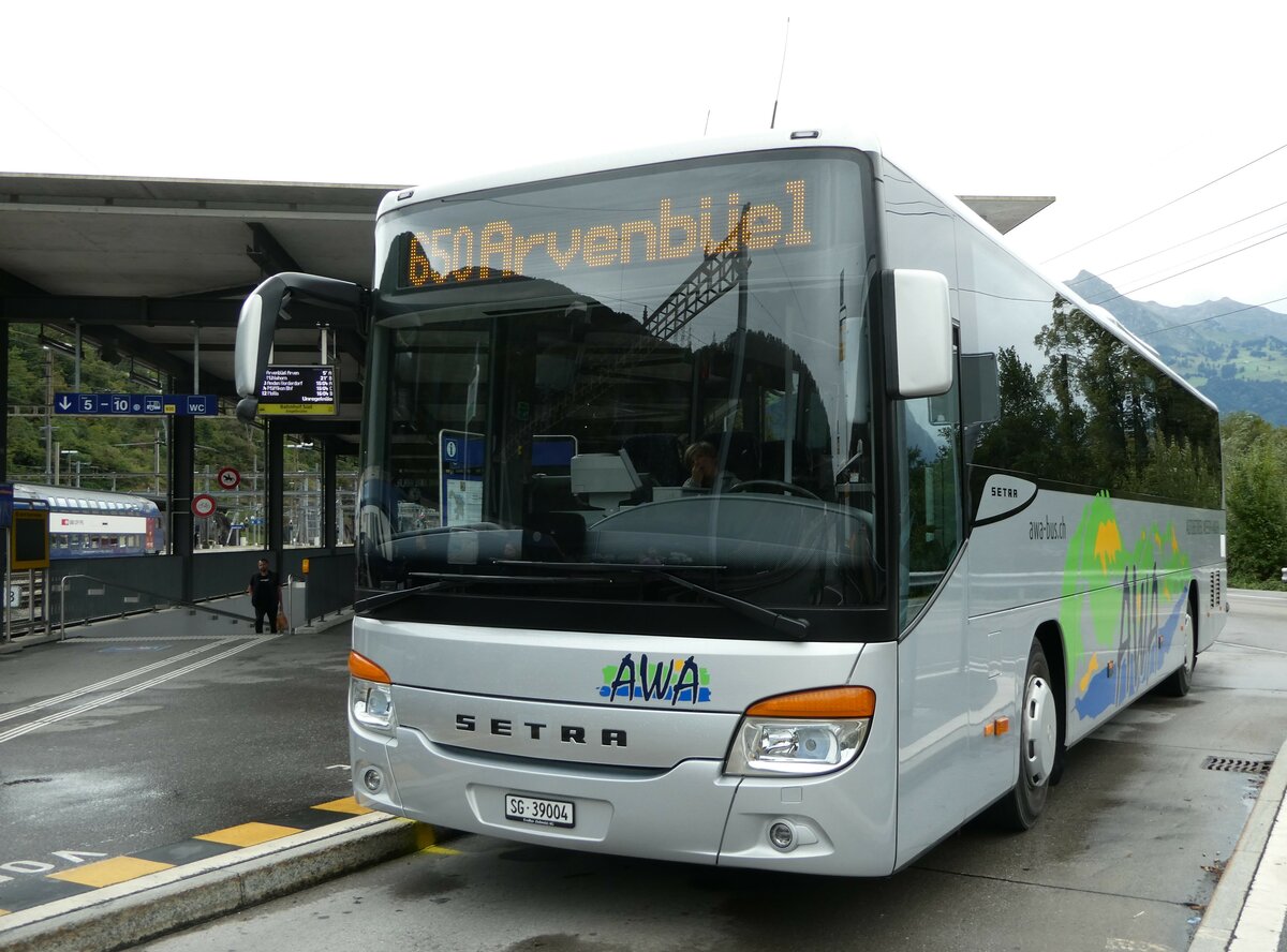 (255'412) - AWA Amden - Nr. 4/SG 39'004 - Setra am 18. September 2023 beim Bahnhof Ziegelbrcke