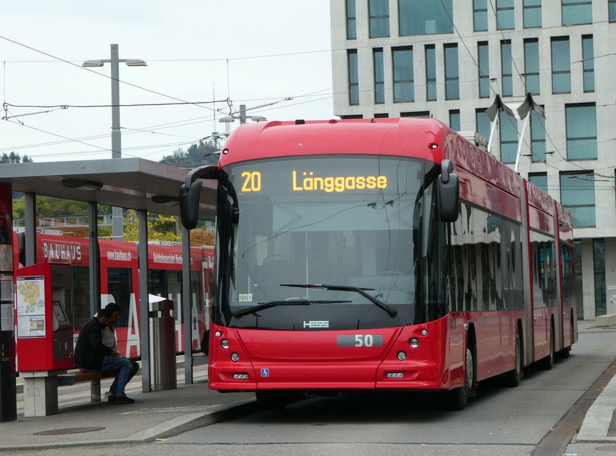 (256'425) - Bernmobil, Bern - Nr. 50 - Hess/Hess Doppelgelenktrolleybus am 26. Oktober 2023 beim Bahnhof Bern Wankdorf