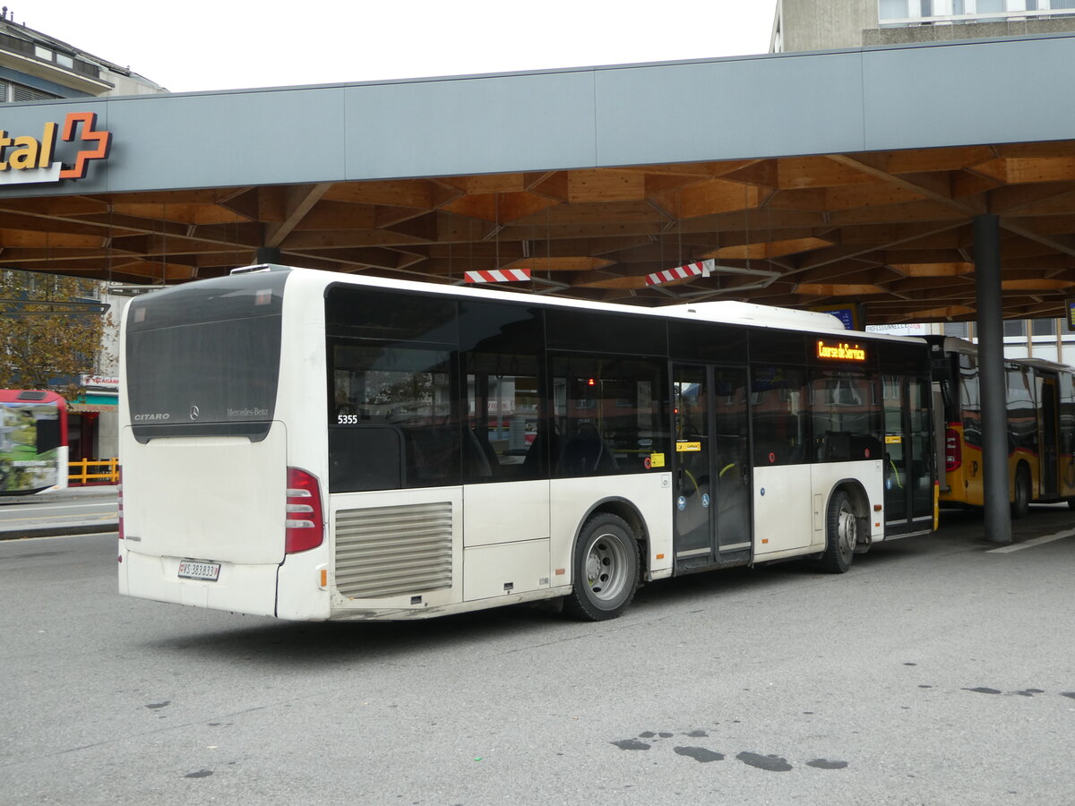 (257'025) - Lathion, Sion - Nr. 16/VS 383'833/PID 5355 - Mercedes (ex TPC Aigle) am 16. November 2023 beim Bahnhof Sion