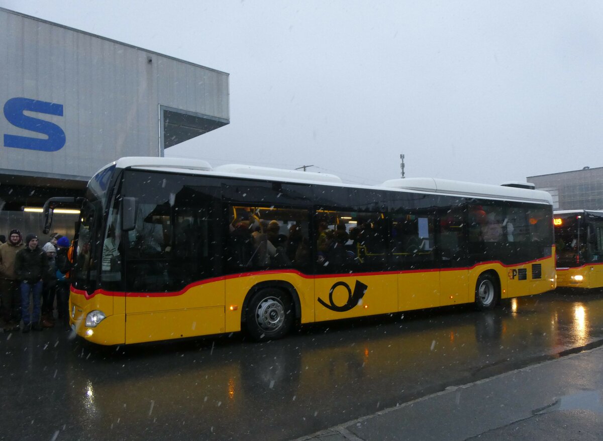 (258'194) - Steiner, Messen - SO 20'140/PID 12'034 - Mercedes am 6. Januar 2024 beim Bahnhof Frutigen