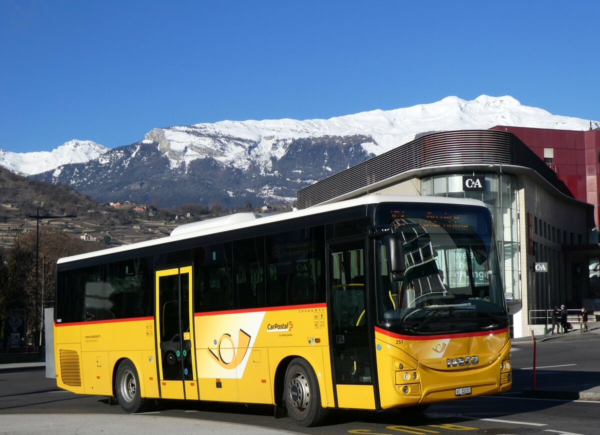 (258'573) - Buchard, Leytron - Nr. 251/VS 23'332/PID 11'633 - Iveco am 11. Januar 2024 beim Bahnhof Sion