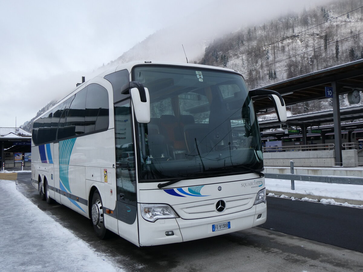 (258'797) - Aus Italien: Squarciafico, Lioni - FE-913 RB - Mercedes am 21. Januar 2024 beim Bahnhof Interlaken Ost