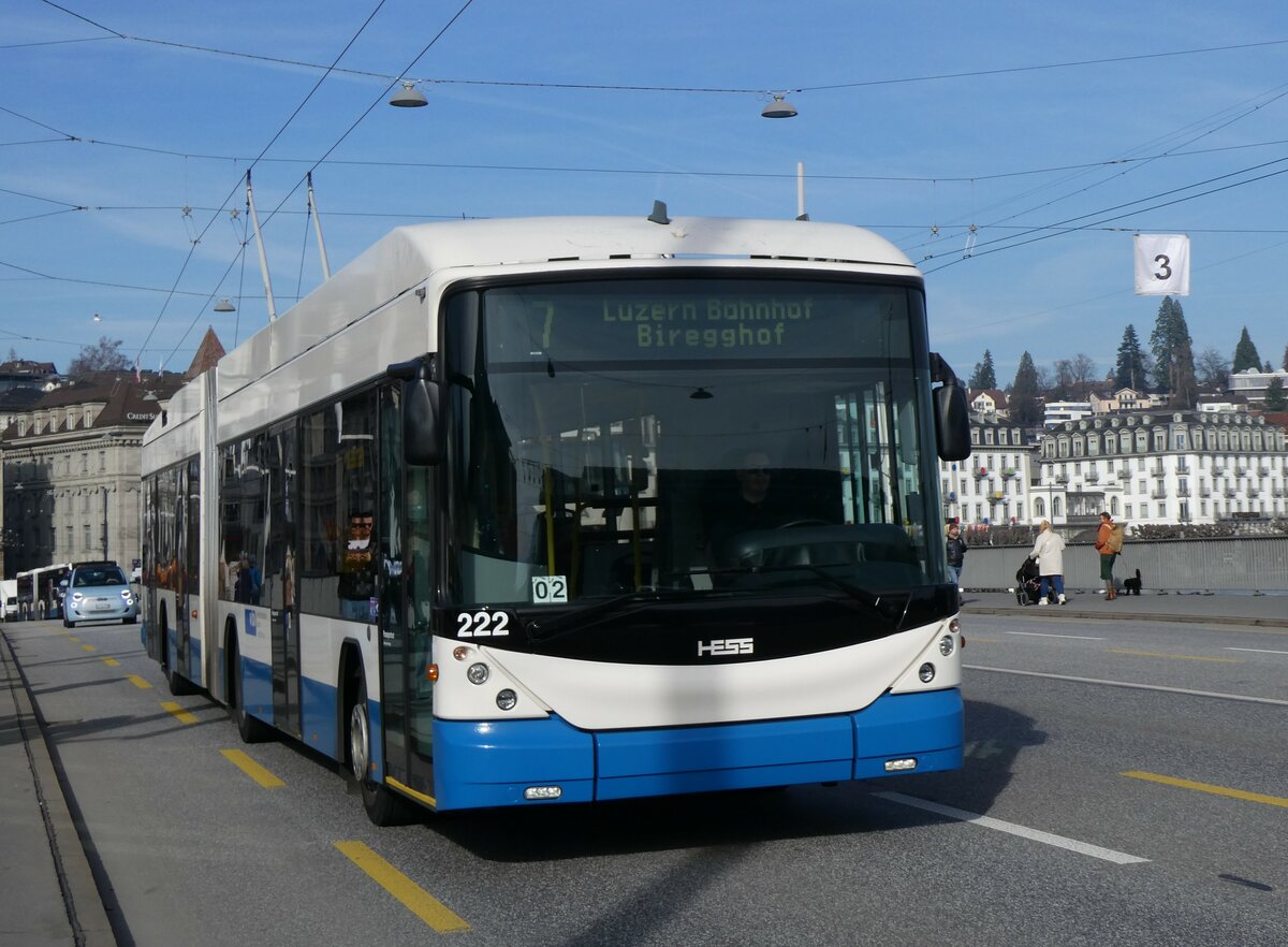 (259'148) - VBL Luzern - Nr. 222 - Hess/Hess Gelenktrolleybus am 6. Februar 2024 in Luzern, Bahnhofbrcke