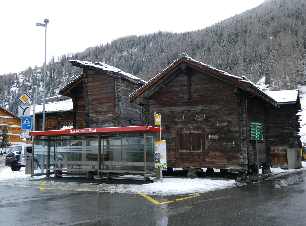 (259'739) - PostAuto-Haltestelle am 27. Februar 2024 in Saas-Grund, Post