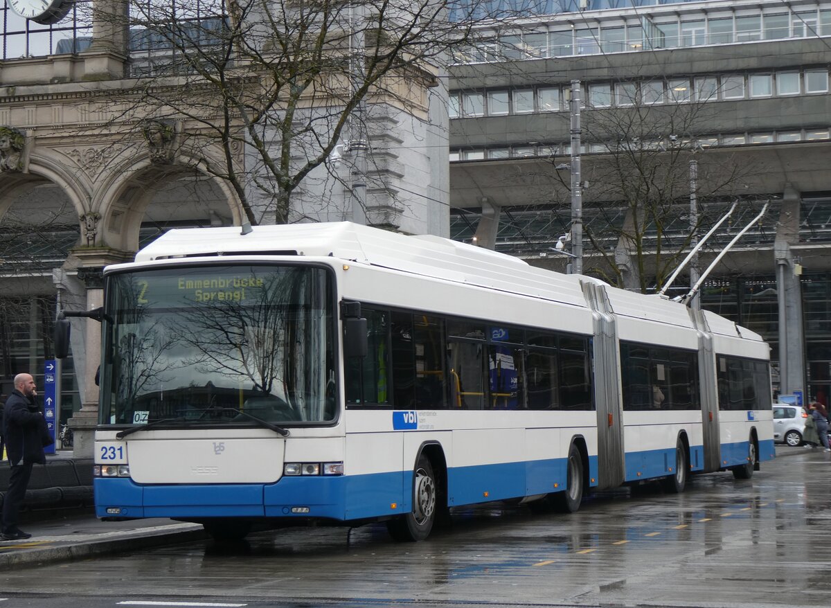 (260'261) - VBL Luzern - Nr. 231 - Hess/Hess Doppelgelenktrolleybus am 12. Mrz 2024 beim Bahnhof Luzern