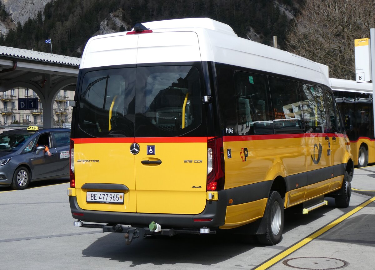 (260'697) - PostAuto Bern - BE 477'965/PID 11'946 - Mercedes am 26. Mrz 2024 beim Bahnhof Interlaken West