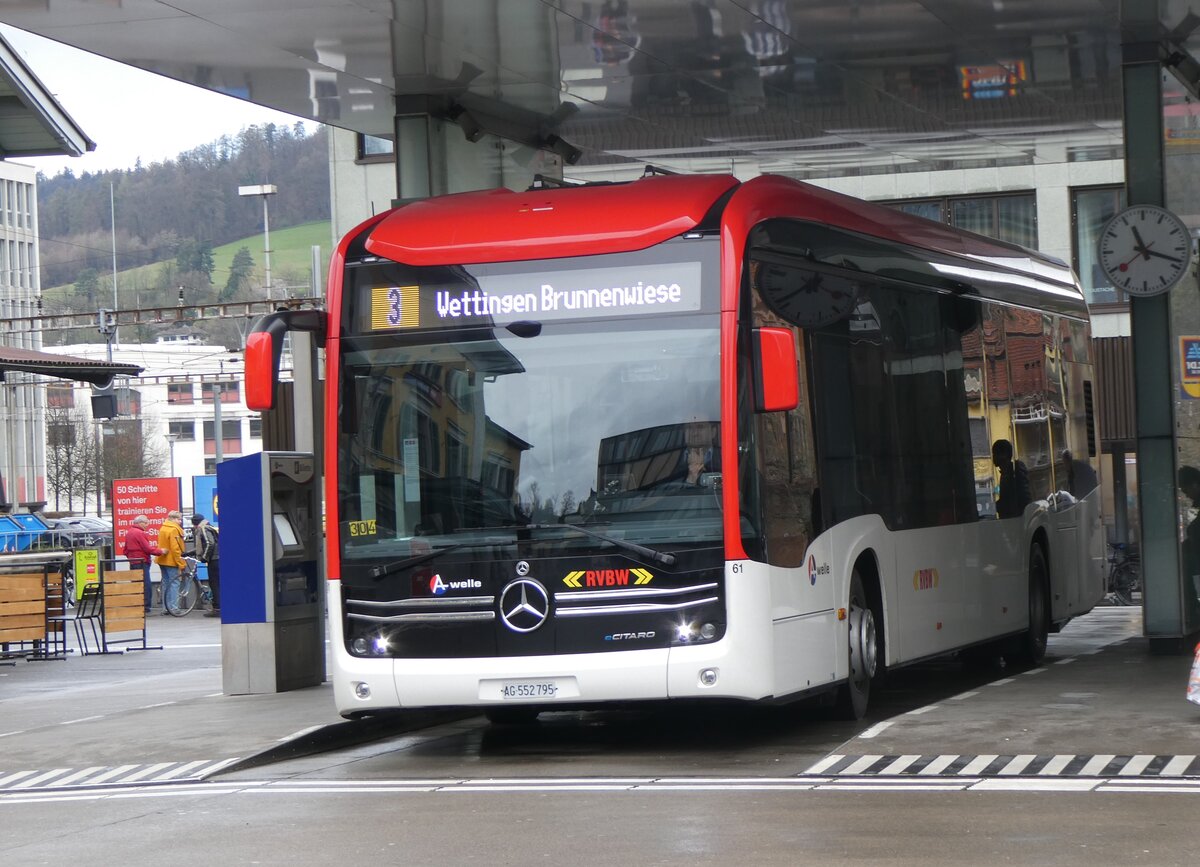 (260'731) - RVBW Wettingen - Nr. 61/AG 552'795 - eMercedes am 28. Mrz 2024 beim Bahnhof Baden