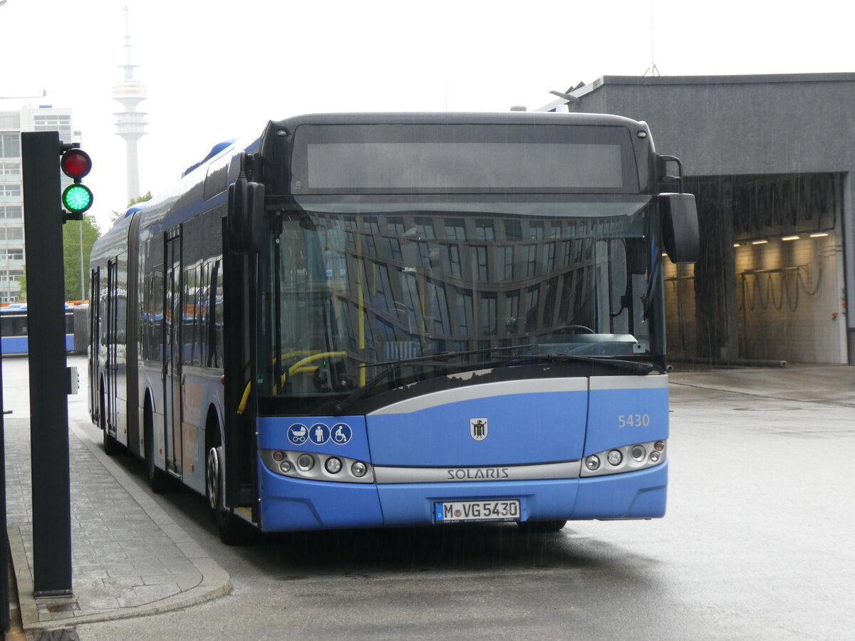 (261'459) - MVG Mnchen - Nr. 5430/M-VG 5430 - Solaris am 15. April 2024 in Moosach, Betriebshof