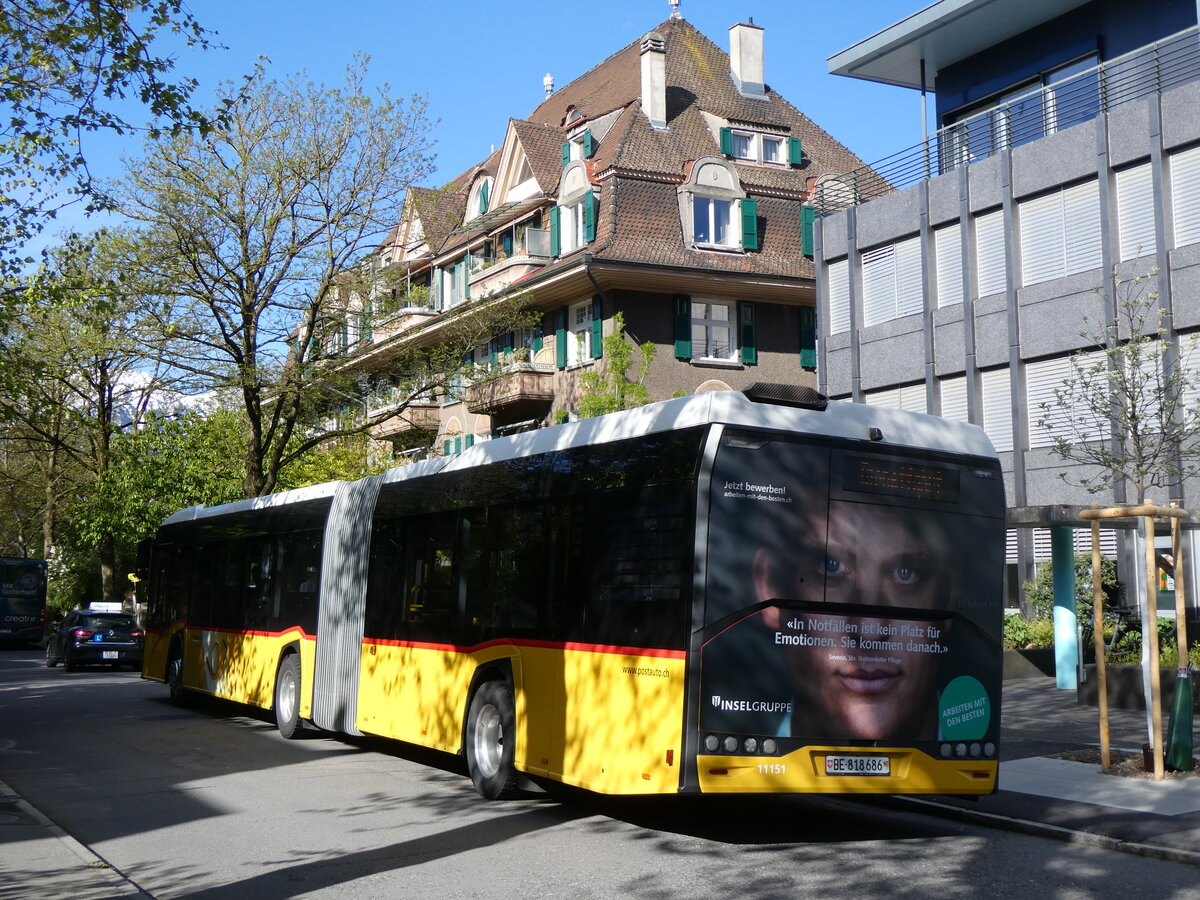 (261'727) - PostAuto Bern - Nr. 11'151/BE 818'686/PID 11'151 - Solaris (ex Nr. 686) am 27. April 2024 beim Bahnhof Thun (Kante X)