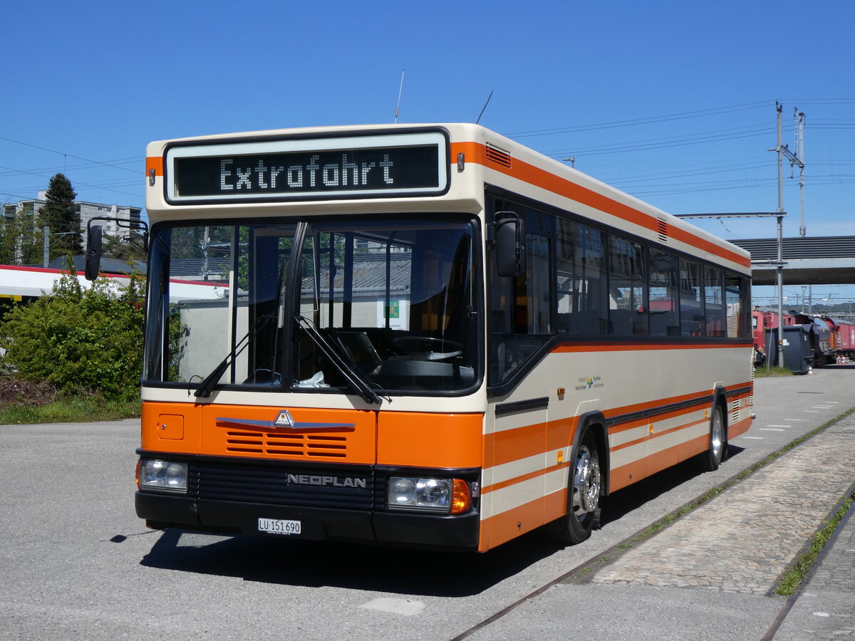 (261'760) - BSF Hochdorf - Nr. 11/LU 151'590 - Neoplan (ex Mder, Schwanden) am 27. April 2024 in Brugg, Bahnpark