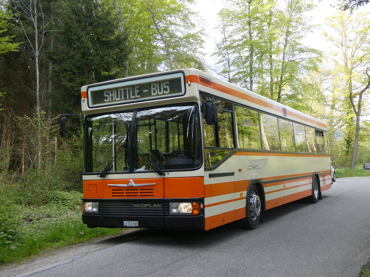 (261'771) - BSF Hochdorf - Nr. 11/LU 151'690 - Neoplan (ex Mder, Schwanden) am 27. April 2024 in Wohlen, Alte Bremgartenstrasse