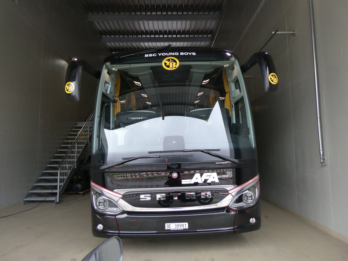 (262'397) - AFA Adelboden - Nr. 20/BE 38'981 - Setra am 15. Mai 2024 in Frutigen, Garage