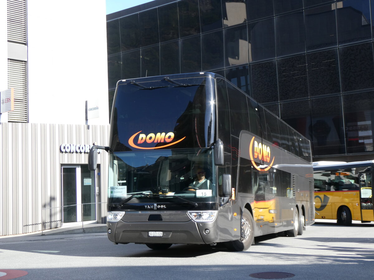 (265'669) - Domo, Glattbrugg - SG 221'026 - Van Hool am 16. August 2024 beim Bahnhof Visp